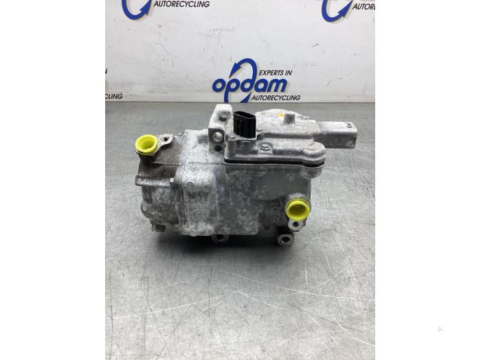 Gebruikte Aircopomp Toyota Yaris III (P13) 1.5 16V Hybrid Prijs € 150,00 Margeregeling aangeboden door Gebr Opdam B.V.