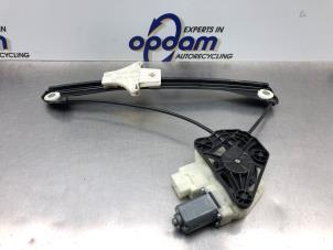 Gebruikte Ruitmechaniek 4Deurs rechts-achter Skoda Fabia III Combi (NJ5) 1.0 TSI 12V Prijs € 50,00 Margeregeling aangeboden door Gebr Opdam B.V.