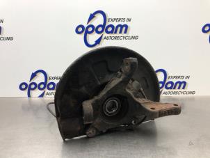Gebruikte Fusee links-voor Volvo V40 (VW) 1.6 16V Prijs € 40,00 Margeregeling aangeboden door Gebr Opdam B.V.