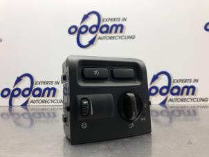 Gebruikte Licht Schakelaar Volvo V40 (VW) 1.6 16V Prijs € 35,00 Margeregeling aangeboden door Gebr Opdam B.V.