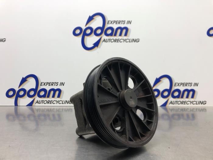 Gebruikte Pomp Servo Volvo V40 (VW) 1.6 16V Prijs € 75,00 Margeregeling aangeboden door Gebr Opdam B.V.