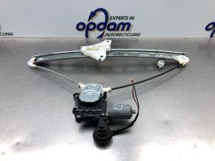 Gebruikte Ruitmechaniek 2Deurs rechts-voor Suzuki Swift (ZA/ZC/ZD) 1.6 Sport VVT 16V Prijs € 40,00 Margeregeling aangeboden door Gebr Opdam B.V.