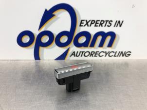 Gebruikte Paniekverlichtings Schakelaar Ford Mondeo IV 2.0 16V Prijs € 20,00 Margeregeling aangeboden door Gebr Opdam B.V.