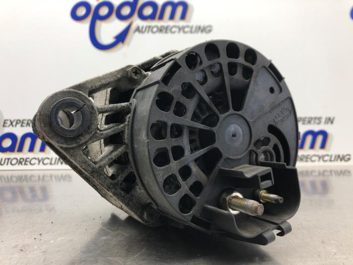 Dynamo van een Alfa Romeo GT (937) 2.0 JTS 16V 2004