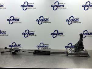 Gebruikte Versnellingsbak Bedieningskabel Skoda Fabia III Combi (NJ5) 1.0 TSI 12V Prijs € 100,00 Margeregeling aangeboden door Gebr Opdam B.V.