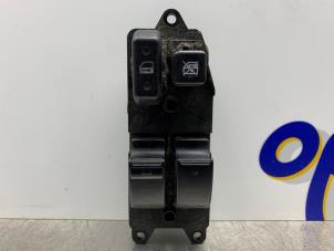Gebruikte Ruit schakelaar elektrisch Toyota Corolla (E12) 1.4 16V VVT-i Prijs € 35,00 Margeregeling aangeboden door Gebr Opdam B.V.