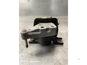 Gebruikte Motorsteun Toyota RAV4 (A4) 2.5 Hybrid 16V VVT-i 4x2 Prijs € 30,00 Margeregeling aangeboden door Gebr Opdam B.V.