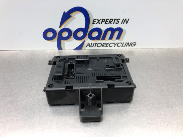 Computer Body Control Renault Clio III (BR/CR), 2005 / 2014 1.2 16V 75, Hatchback, Benzine, 1.149cc, 55kW (75pk), FWD, D4F740; D4FD7; D4F706; D4F764; D4FE7, 2005-06 / 2014-12, BR/CR1J; BR/CRCJ; BR/CR1S; BR/CR9S; BR/CRCS; BR/CRFU; BR/CR3U; BR/CRP3 (Gebruikt)