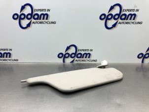 Gebruikte Zonneklep Renault Clio III (BR/CR) 1.2 16V 75 Prijs € 30,00 Margeregeling aangeboden door Gebr Opdam B.V.