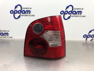 Gebruikte Achterlicht rechts Volkswagen Polo IV (9N1/2/3) 1.4 16V Prijs € 40,00 Margeregeling aangeboden door Gebr Opdam B.V.