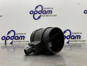 Gebruikte Luchtmassameter Opel Corsa D 1.3 CDTi 16V ecoFLEX Prijs € 35,00 Margeregeling aangeboden door Gebr Opdam B.V.