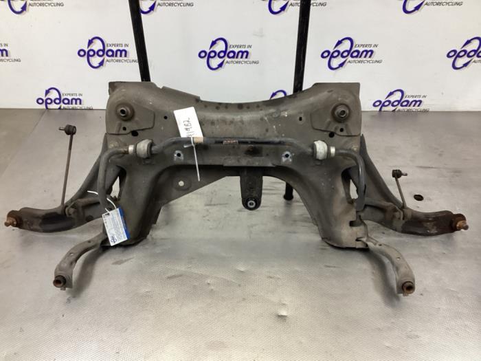 Gebruikte Subframe Renault Clio III (BR/CR) 1.4 16V Prijs € 100,00 Margeregeling aangeboden door Gebr Opdam B.V.