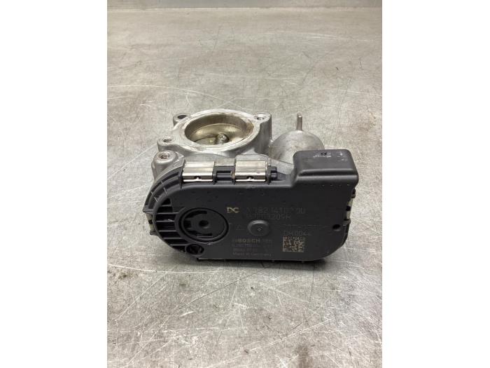Gebruikte Gasklephuis Mercedes A Limousine (177.1) 1.3 A-250 e Turbo 16V Prijs € 75,00 Margeregeling aangeboden door Gebr Opdam B.V.