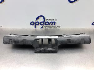 Gebruikte Bumpersteun midden-achter Mercedes C (W205) C-180 1.6 16V Prijs € 20,00 Margeregeling aangeboden door Gebr Opdam B.V.