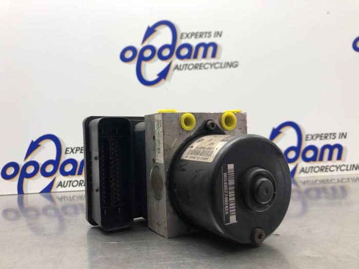 Gebruikte ABS Pomp Volkswagen Golf IV (1J1) 1.6 Prijs € 100,00 Margeregeling aangeboden door Gebr Opdam B.V.