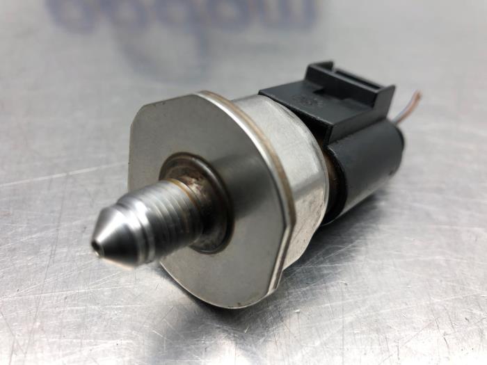 Brandstofdruk sensor van een Volkswagen Golf VI (5K1) 1.4 TSI 160 16V 2008