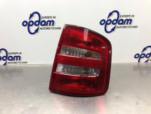 Gebruikte Achterlicht rechts Skoda Fabia (6Y5) 1.4i 16V Prijs € 40,00 Margeregeling aangeboden door Gebr Opdam B.V.