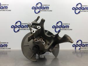 Gebruikte Fusee links-achter Ford Kuga II (DM2) 1.5 EcoBoost 16V 182 4x4 Prijs € 150,00 Margeregeling aangeboden door Gebr Opdam B.V.