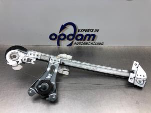 Gebruikte Ruitmechaniek 4Deurs links-achter Peugeot 206+ (2L/M) 1.4 XS Prijs € 30,00 Margeregeling aangeboden door Gebr Opdam B.V.