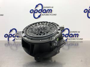 Gebruikte Speaker Peugeot 208 II (UB/UH/UP) 1.2 Vti 12V PureTech 75 Prijs € 30,00 Margeregeling aangeboden door Gebr Opdam B.V.