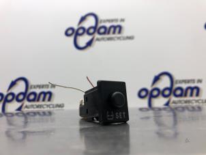 Gebruikte Bandenspanning schakelaar Toyota Aygo (B40) 1.0 12V VVT-i Prijs € 15,00 Margeregeling aangeboden door Gebr Opdam B.V.