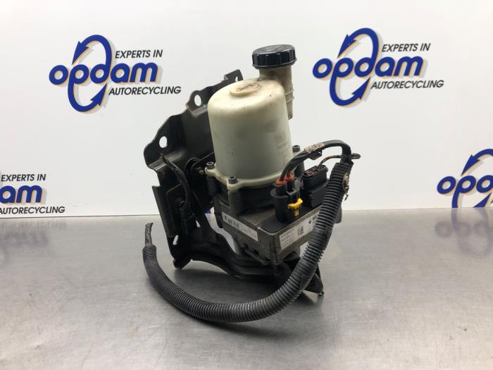Gebruikte Servopomp Dacia Logan MCV I (KS) 1.6 MPI 85 Prijs € 250,00 Margeregeling aangeboden door Gebr Opdam B.V.