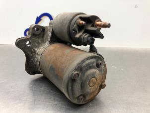 Gebruikte Startmotor Renault Clio III (BR/CR) 1.4 16V Prijs € 40,00 Margeregeling aangeboden door Gebr Opdam B.V.