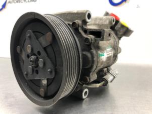 Gebruikte Pomp Airco Renault Clio III (BR/CR) 1.4 16V Prijs € 99,00 Margeregeling aangeboden door Gebr Opdam B.V.