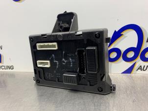 Gebruikte Computer Body Control Renault Clio III (BR/CR) 1.4 16V Prijs € 50,00 Margeregeling aangeboden door Gebr Opdam B.V.