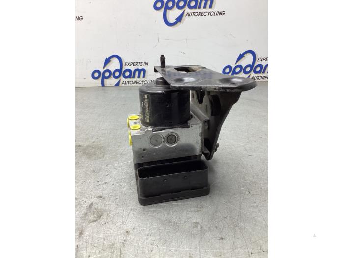 Gebruikte ABS Pomp Volkswagen Transporter T5 2.0 TDI DRF Prijs € 225,00 Margeregeling aangeboden door Gebr Opdam B.V.