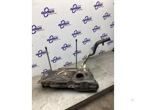 Gebruikte Brandstoftank Citroen C3 (SX/SW) 1.2 12V e-THP PureTech 110 Prijs € 225,00 Margeregeling aangeboden door Gebr Opdam B.V.