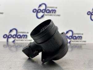 Gebruikte Luchtmassameter Volkswagen Caddy III (2KA,2KH,2CA,2CH) 2.0 SDI Prijs € 40,00 Margeregeling aangeboden door Gebr Opdam B.V.