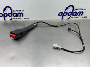 Gebruikte Veiligheidsgordel Insteek rechts-voor Toyota Aygo (B40) 1.0 12V VVT-i Prijs € 20,00 Margeregeling aangeboden door Gebr Opdam B.V.