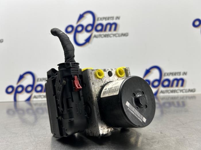 Gebruikte ABS Pomp Volkswagen Caddy III (2KA,2KH,2CA,2CH) 2.0 SDI Prijs € 125,00 Margeregeling aangeboden door Gebr Opdam B.V.
