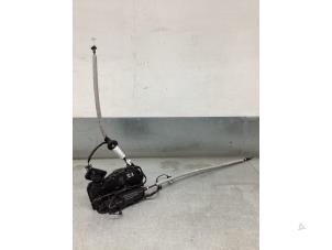 Gebruikte Deurslot Mechaniek 4Deurs rechts-achter Volkswagen Golf VIII (CD1) 1.0 eTSI 12V Prijs € 30,00 Margeregeling aangeboden door Gebr Opdam B.V.