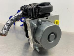 Gebruikte ABS Pomp Renault Clio IV Estate/Grandtour (7R) 1.5 Energy dCi 90 FAP Prijs € 150,00 Margeregeling aangeboden door Gebr Opdam B.V.