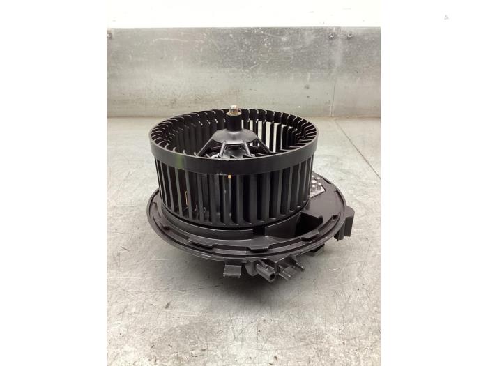 Gebruikte Blower Volkswagen Tiguan (AD1) 1.4 TSI eHybrid 16V Prijs € 75,00 Margeregeling aangeboden door Gebr Opdam B.V.