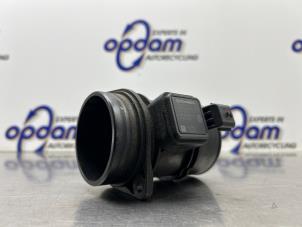 Gebruikte Luchtmassameter Renault Clio IV Estate/Grandtour (7R) 1.5 Energy dCi 90 FAP Prijs € 50,00 Margeregeling aangeboden door Gebr Opdam B.V.