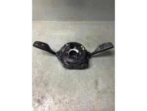 Gebruikte Combischakelaar Stuurkolom BMW 2 serie Gran Coupe (F44) 218i 1.5 TwinPower Turbo 12V Prijs € 150,00 Margeregeling aangeboden door Gebr Opdam B.V.