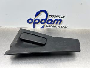 Gebruikte Portiergreep 4Deurs links-achter Renault Clio IV Estate/Grandtour (7R) 1.5 Energy dCi 90 FAP Prijs € 35,00 Margeregeling aangeboden door Gebr Opdam B.V.