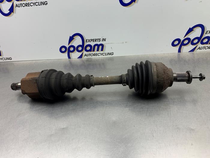 Gebruikte Aandrijfas links-voor Volvo V50 (MW) 2.5 T5 20V AWD Prijs € 100,00 Margeregeling aangeboden door Gebr Opdam B.V.