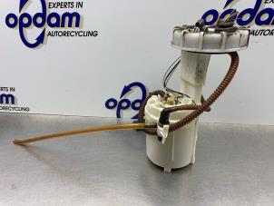 Gebruikte Benzinepomp Audi A4 Avant (B7) 2.0 20V Prijs € 125,00 Margeregeling aangeboden door Gebr Opdam B.V.