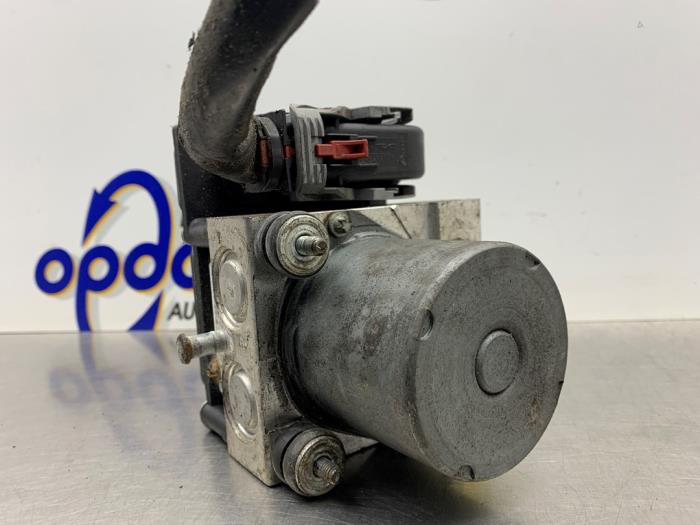 Gebruikte ABS Pomp Audi A4 Avant (B7) 2.0 20V Prijs € 75,00 Margeregeling aangeboden door Gebr Opdam B.V.