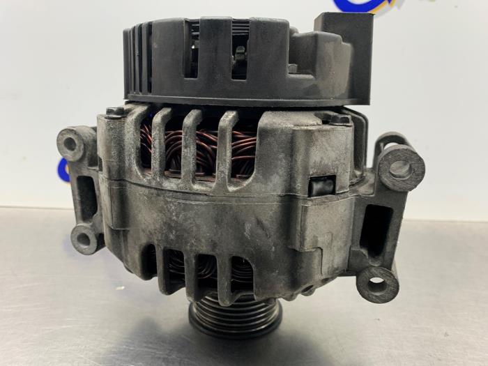 Gebruikte Dynamo Audi A4 Avant (B7) 2.0 20V Prijs € 100,00 Margeregeling aangeboden door Gebr Opdam B.V.