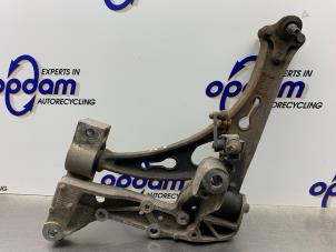 Gebruikte Draagarm links-voor Volkswagen Golf Plus (5M1/1KP) 1.6 FSI 16V Prijs € 50,00 Margeregeling aangeboden door Gebr Opdam B.V.