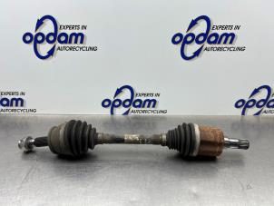 Gebruikte Aandrijfas links-voor Opel Mokka/Mokka X 1.4 Turbo 16V 4x2 Prijs € 125,00 Margeregeling aangeboden door Gebr Opdam B.V.