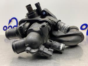 Gebruikte Thermostaathuis Mini Mini (R56) 1.6 16V Cooper Prijs € 40,00 Margeregeling aangeboden door Gebr Opdam B.V.