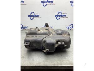 Gebruikte Adblue tank Opel Vivaro 1.6 CDTi BiTurbo 125 Prijs € 350,00 Margeregeling aangeboden door Gebr Opdam B.V.