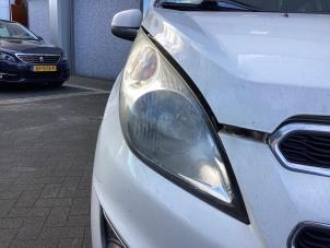 Gebruikte Rechter Koplamp Chevrolet Spark (M300) 1.0 16V Bifuel Prijs € 100,00 Margeregeling aangeboden door Gebr Opdam B.V.