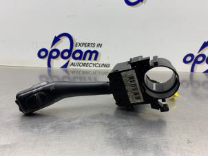 Gebruikte Knipperlicht Schakelaar Volkswagen Bora (1J2) 1.6 16V Prijs € 25,00 Margeregeling aangeboden door Gebr Opdam B.V.